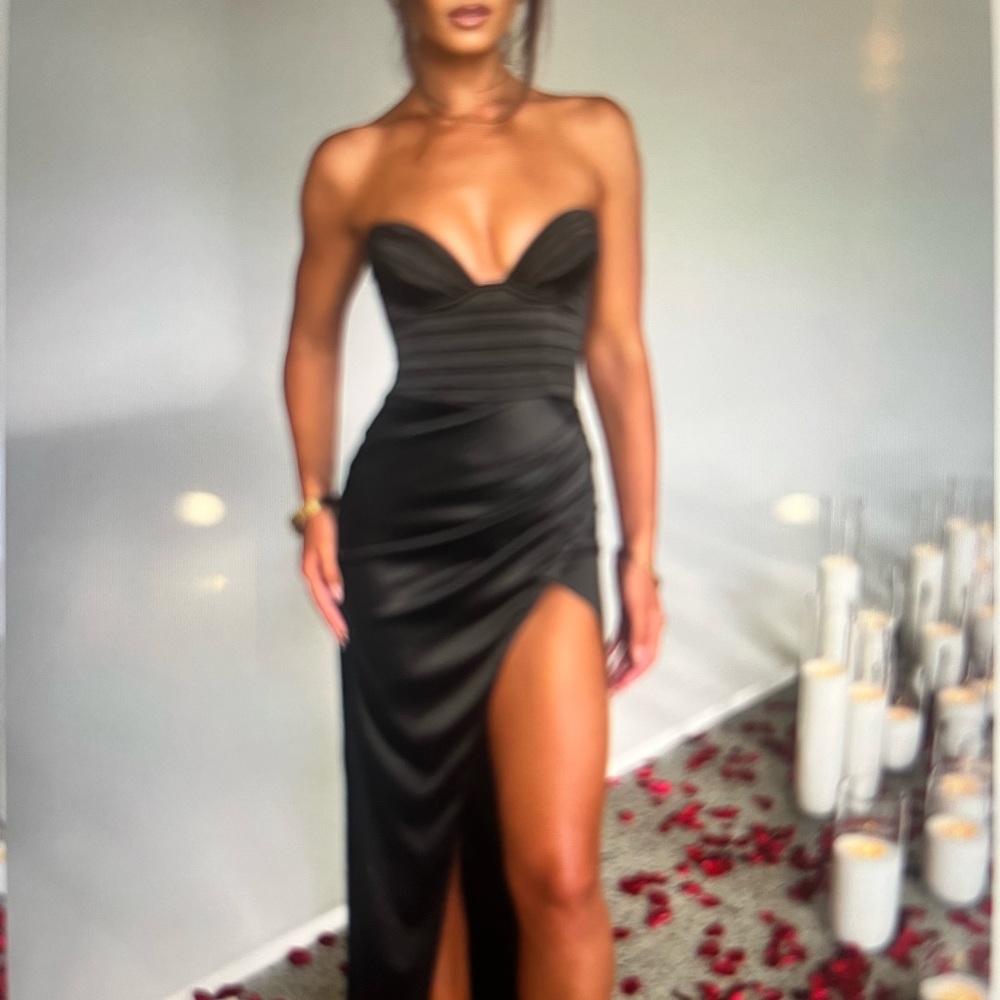 Black strapless Gown